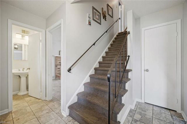3728 Strathmoor CIR, Virginia Beach, VA 23452