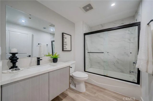 7018 Alabama 203, Canoga Park, CA 91303