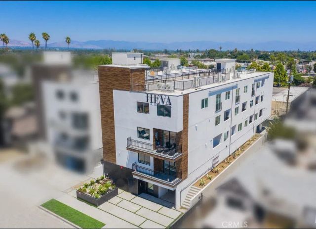 7018 Alabama 203, Canoga Park, CA 91303