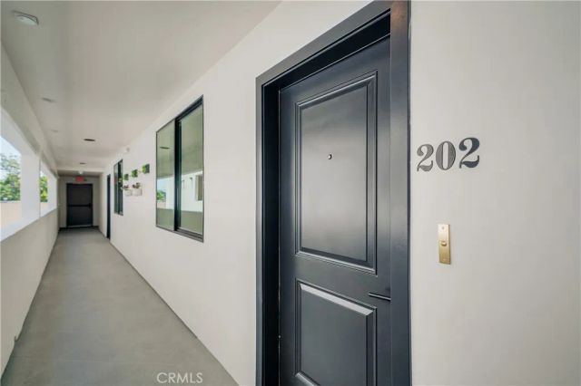 7018 Alabama 203, Canoga Park, CA 91303