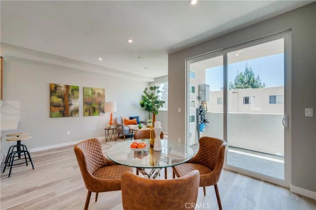 7018 Alabama 203, Canoga Park, CA 91303