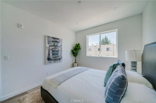 7018 Alabama 203, Canoga Park, CA 91303