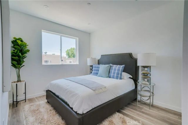 7018 Alabama 203, Canoga Park, CA 91303