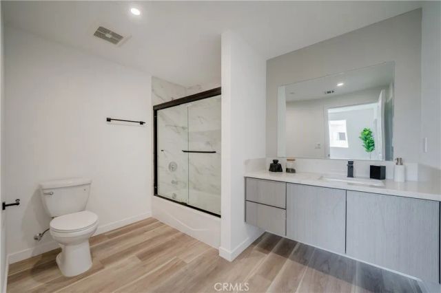 7018 Alabama 203, Canoga Park, CA 91303