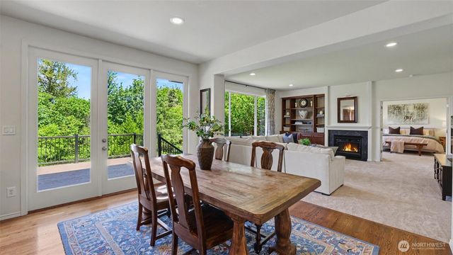 24128 NE 1st Place, Sammamish, WA 98074