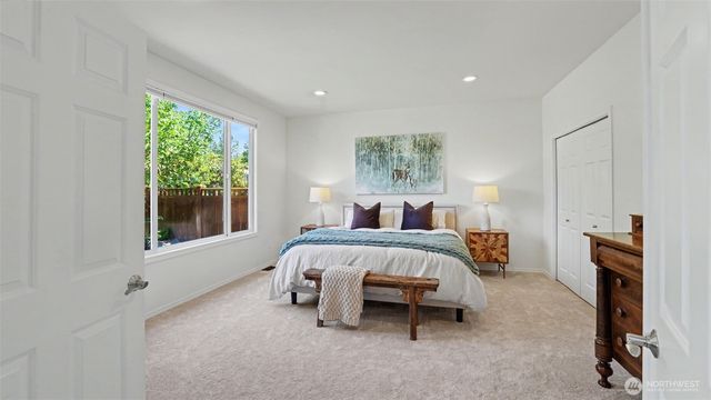 24128 NE 1st Place, Sammamish, WA 98074