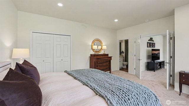24128 NE 1st Place, Sammamish, WA 98074