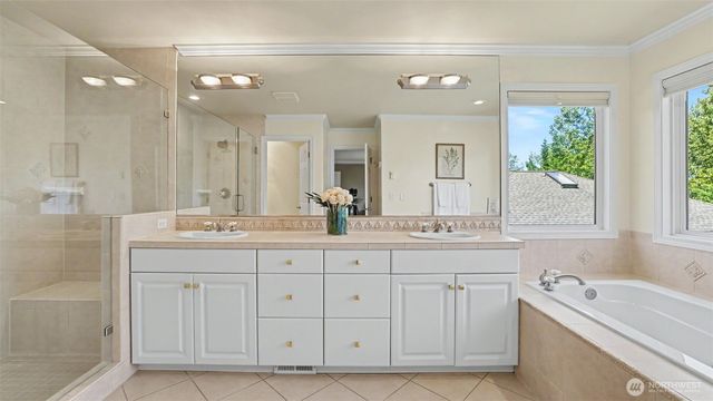 24128 NE 1st Place, Sammamish, WA 98074