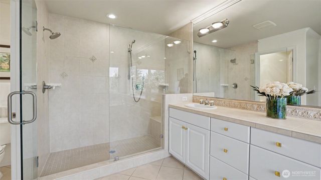 24128 NE 1st Place, Sammamish, WA 98074