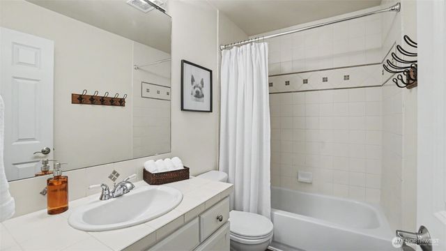 24128 NE 1st Place, Sammamish, WA 98074