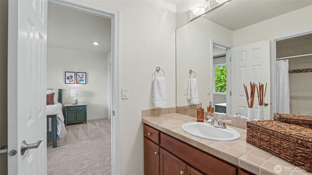 24128 NE 1st Place, Sammamish, WA 98074