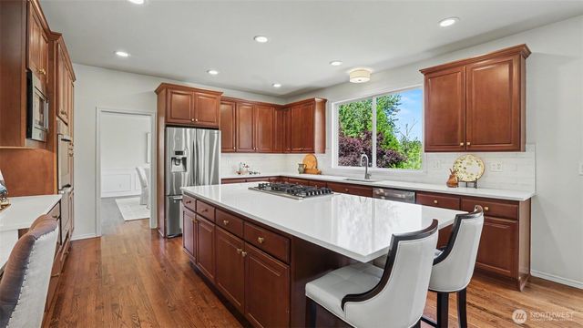 24128 NE 1st Place, Sammamish, WA 98074