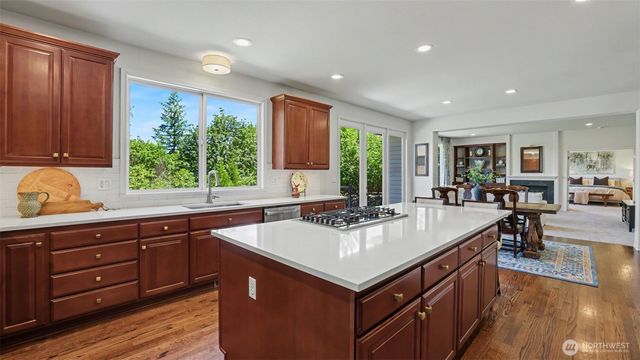 24128 NE 1st Place, Sammamish, WA 98074