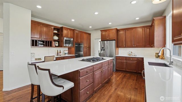24128 NE 1st Place, Sammamish, WA 98074