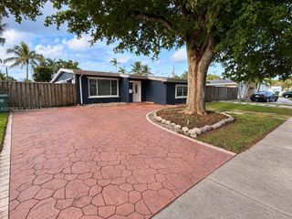 6541 SW 5th Street, Pembroke Pines, FL 33023