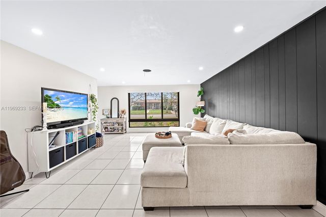 7835 W 16th Ct, Hialeah, FL 33014