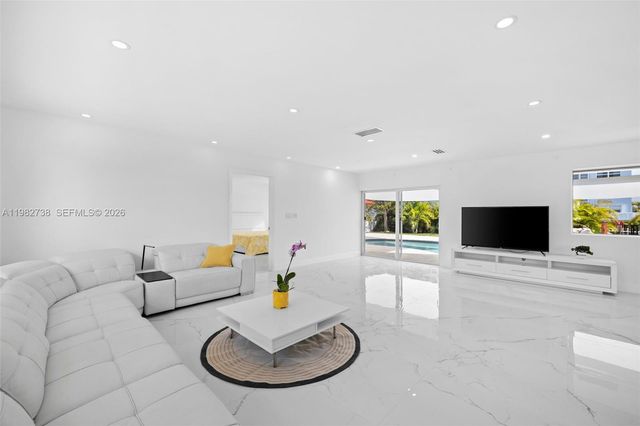 2816 NE 35th St, Fort Lauderdale, FL 33306