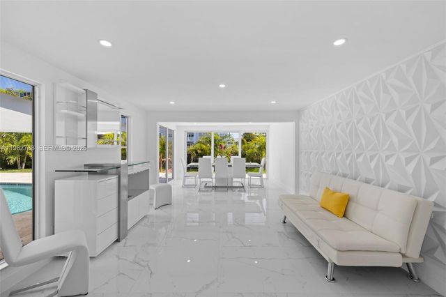 2816 NE 35th St, Fort Lauderdale, FL 33306