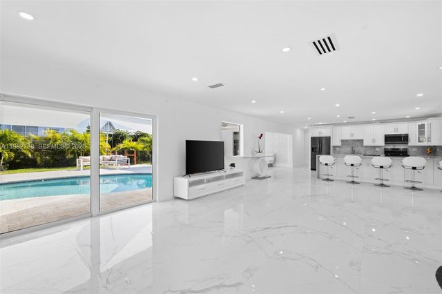 2816 NE 35th St, Fort Lauderdale, FL 33306