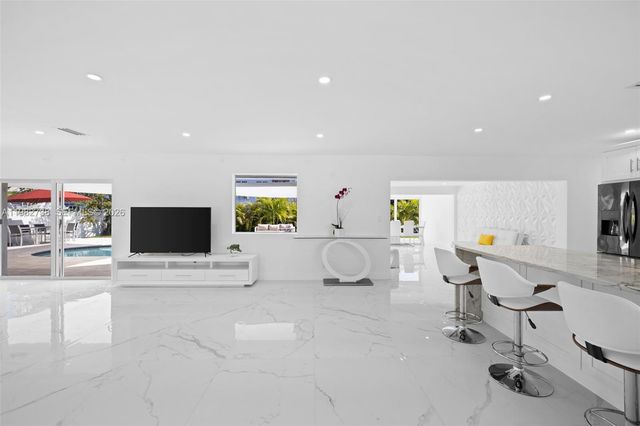 2816 NE 35th St, Fort Lauderdale, FL 33306