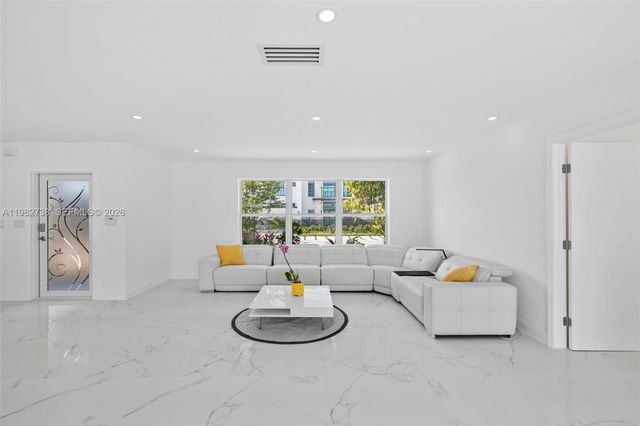 2816 NE 35th St, Fort Lauderdale, FL 33306