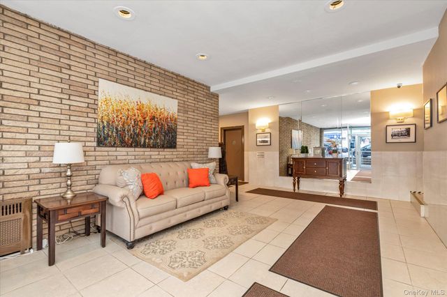 44-20 Douglaston Parkway 6B, Douglaston, NY 11363