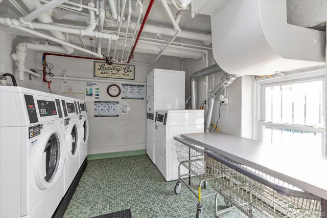 44-20 Douglaston Parkway 6B, Douglaston, NY 11363