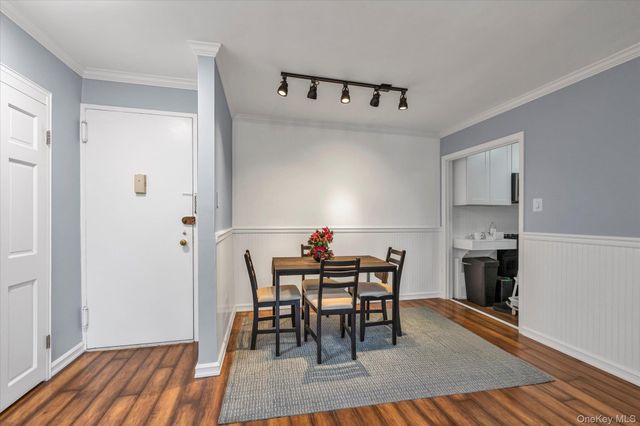 44-20 Douglaston Parkway 6B, Douglaston, NY 11363