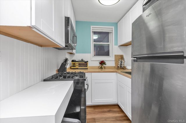 44-20 Douglaston Parkway 6B, Douglaston, NY 11363