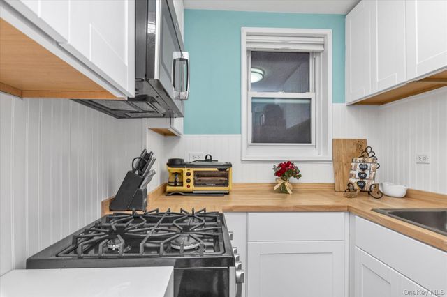 44-20 Douglaston Parkway 6B, Douglaston, NY 11363