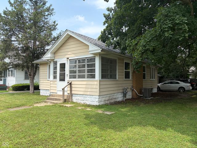 2016 Washington Avenue, Terre Haute, IN 47803