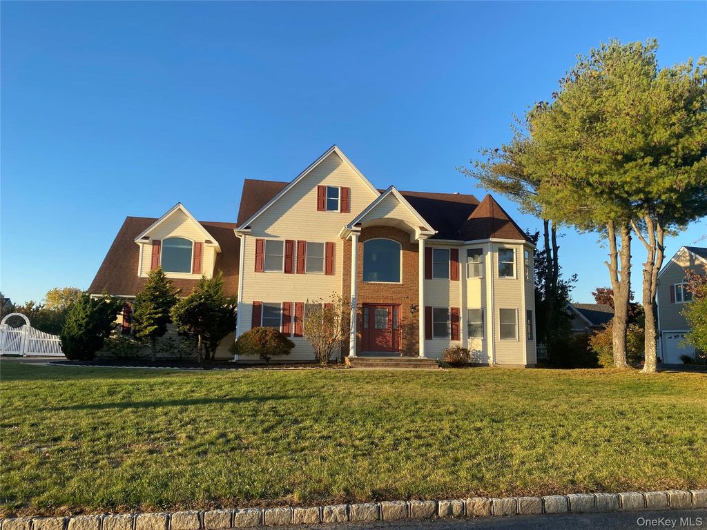 1 Pal Court, Shoreham, NY 11786