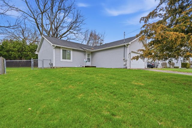 215 3rd Street, Fenton, MI 48430