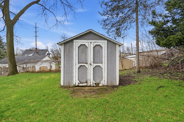 215 3rd Street, Fenton, MI 48430