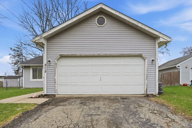 215 3rd Street, Fenton, MI 48430