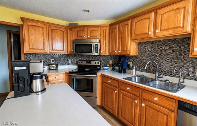 113 Barrington Court, Elyria, OH 44035