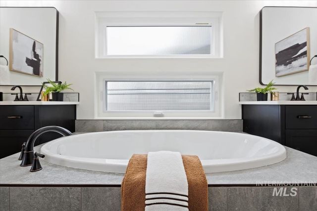 9953 S Peregrine Falcon Ave, Nampa, ID 83686