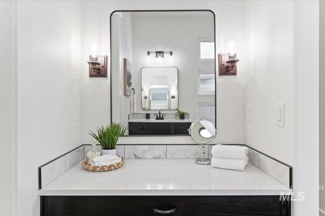 9953 S Peregrine Falcon Ave, Nampa, ID 83686