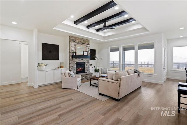 9953 S Peregrine Falcon Ave, Nampa, ID 83686