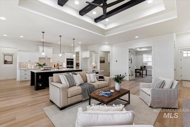 9953 S Peregrine Falcon Ave, Nampa, ID 83686