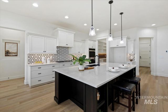 9953 S Peregrine Falcon Ave, Nampa, ID 83686