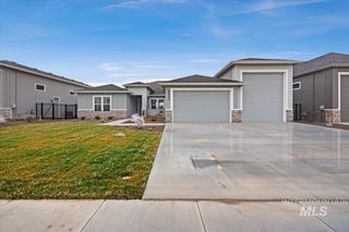 9953 S Peregrine Falcon Ave, Nampa, ID 83686