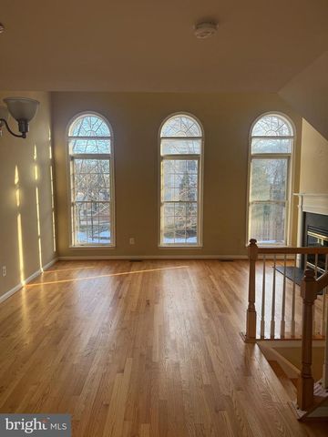 2414 N HAMPTON DR, Alexandria, VA 22311