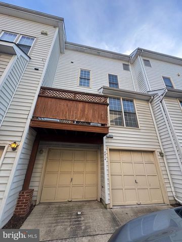 2414 N HAMPTON DR, Alexandria, VA 22311