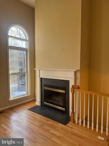 2414 N HAMPTON DR, Alexandria, VA 22311