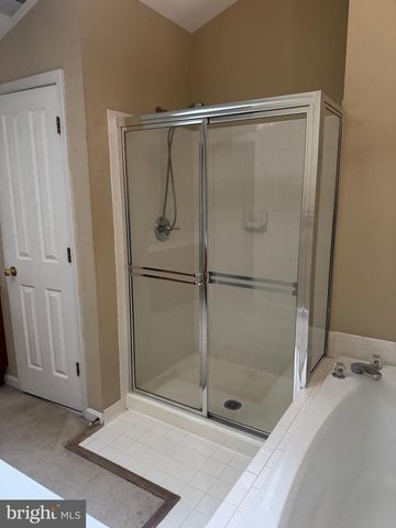 2414 N HAMPTON DR, Alexandria, VA 22311