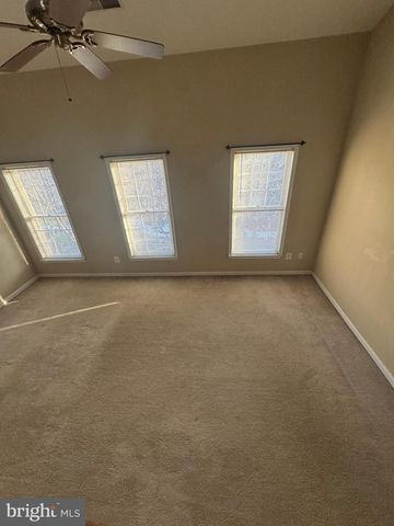 2414 N HAMPTON DR, Alexandria, VA 22311