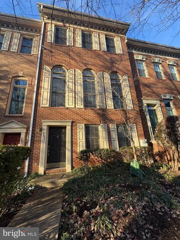 2414 N HAMPTON DR, Alexandria, VA 22311