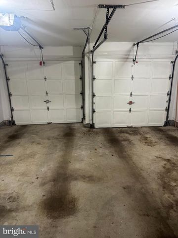 2414 N HAMPTON DR, Alexandria, VA 22311