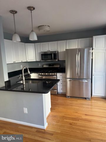 2414 N HAMPTON DR, Alexandria, VA 22311